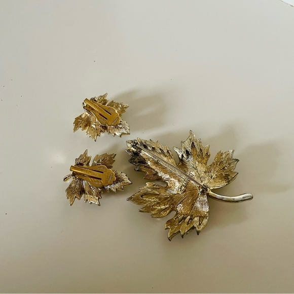 Sarah Coventry Maple Leaf Clip On Earrings and Matching Brooch Silver Tone - Picture 9 of 9